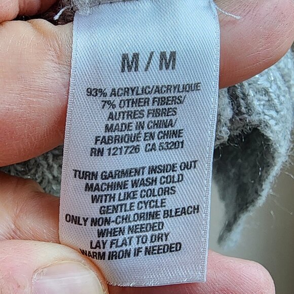 Aeropostale Gray V-Neck Sweater Size Medium - Picture 9 of 14
